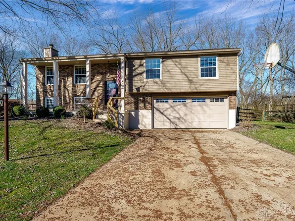 1673 Bledsoe Dr, Bellbrook, OH 45305