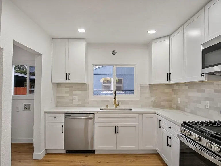 4118 Howard Ave — Photo 4
