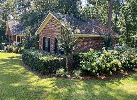 2nd image of 100 E Country Pl