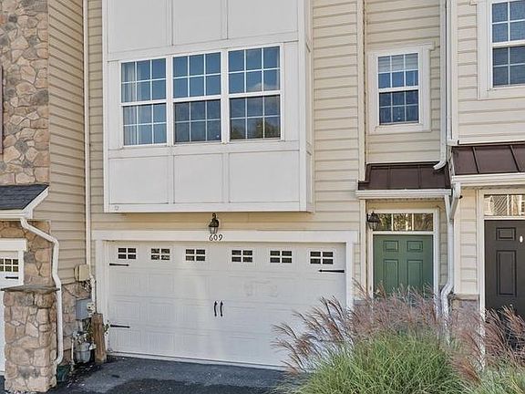 2nd image of 609 Jacobsen Cir #148