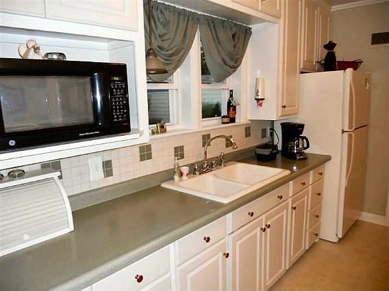 3rd image of 1016 W Grand Ave
