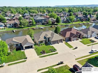 710 Key Cir, Carter Lake, IA 51510
