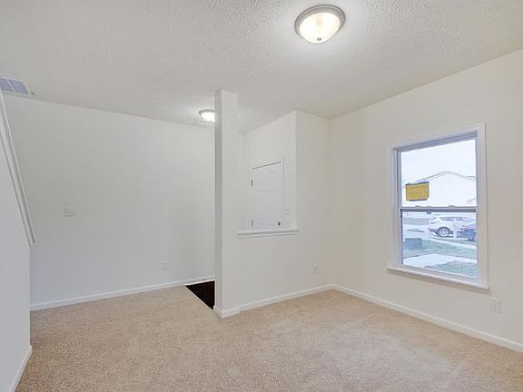 4th image of 132 Herbert Ct