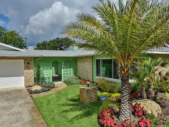 4th image of 2 Flower Hill Ln
