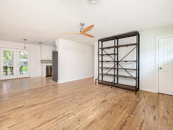 4th image of 1304 SE E St