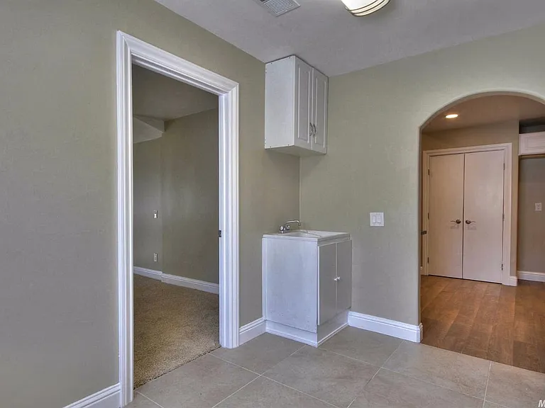 904 Singingwood Rd — Photo 10