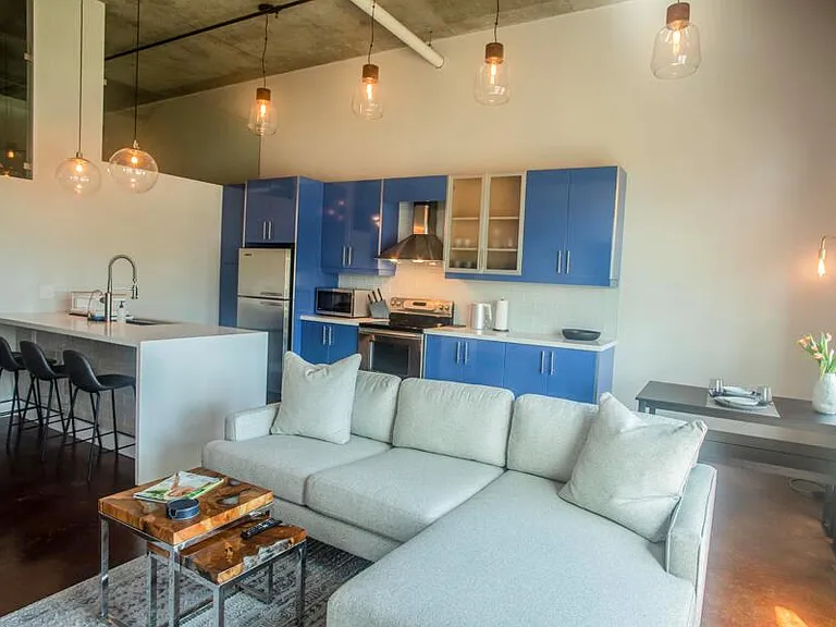 185 NE 4th Ave #204 — Photo 3