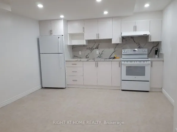 401 Mississauga Valley Blvd, Mississauga, ON L5A 1Y9
