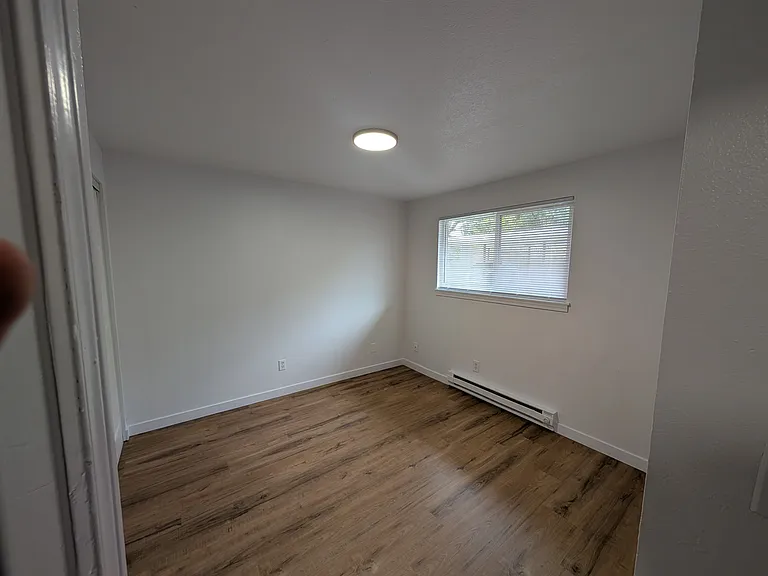 SE Courtney Ave — Photo 10