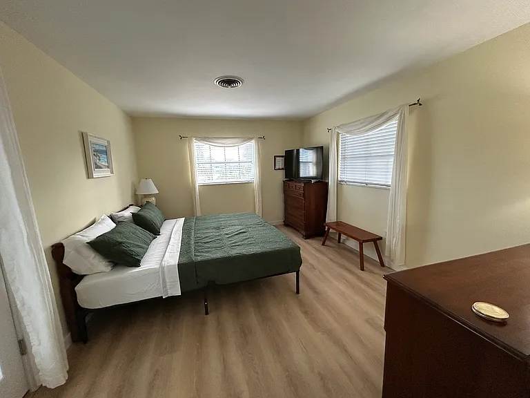 1220 Lakeside Dr — Photo 18