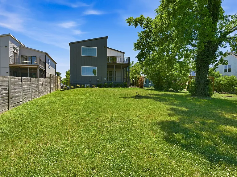 426 Patterson St — Photo 2