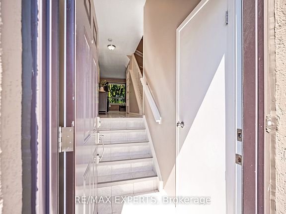 5th image of 161 Moregate Cres #15