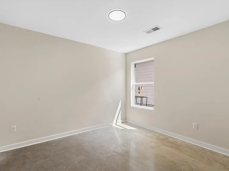750 Barrett Pl — Photo 9