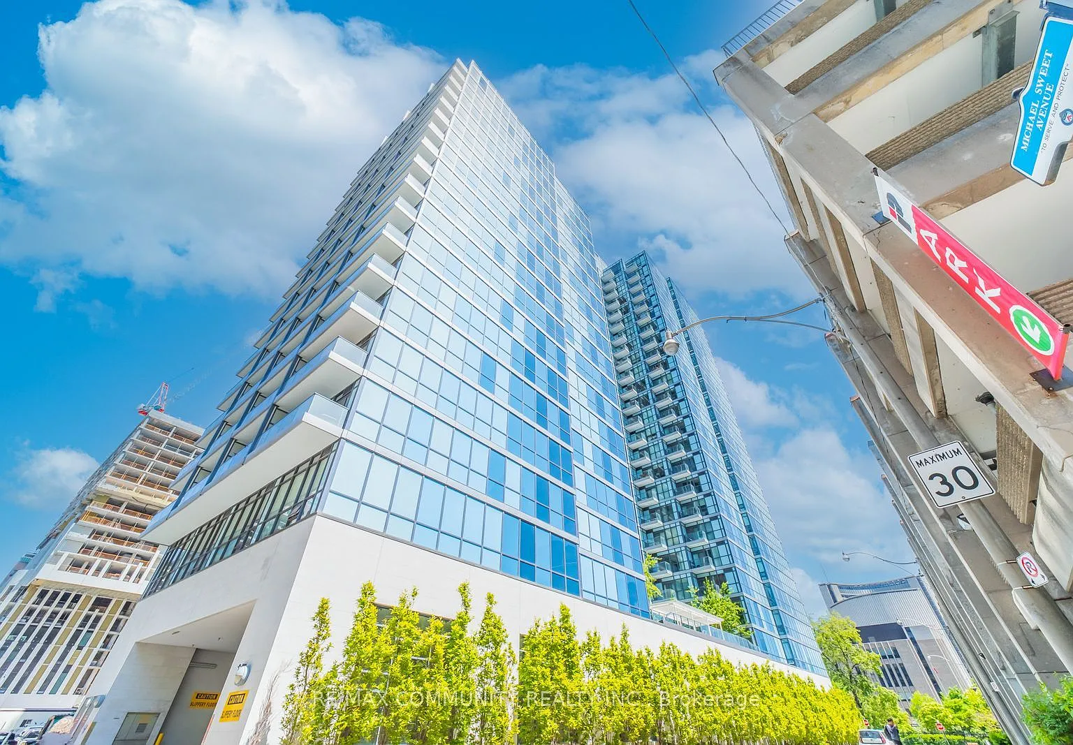 210 Simcoe St — Photo 1