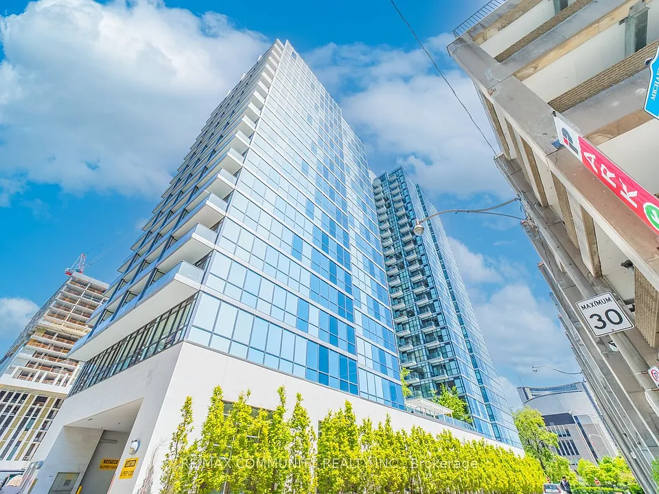 210 Simcoe St #1210