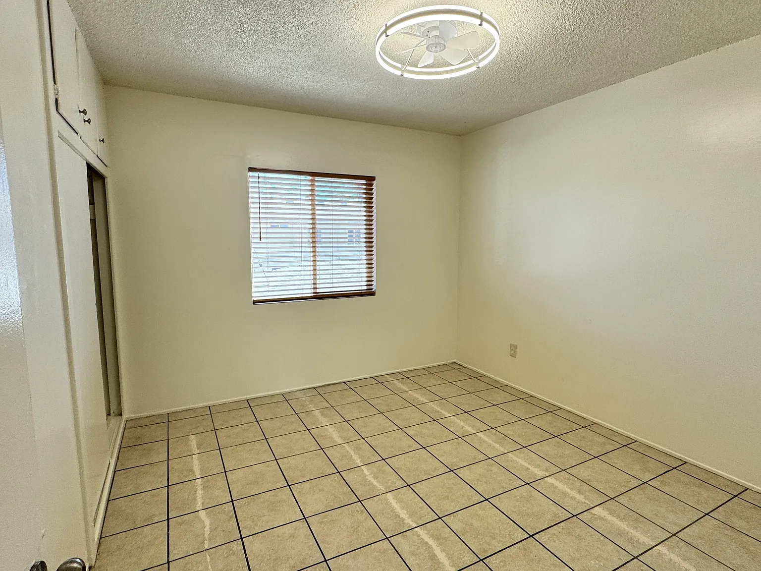 2 bed, 700 sqft, $2,200 — Photo 2