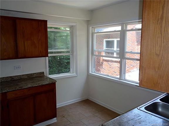 4th image of 602 Cherry St