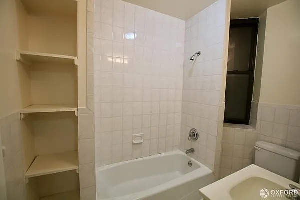 Rented by Oxford Property Group | media 7