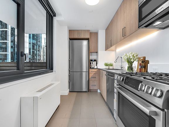 4th image of 210 E 39th St APT 1502