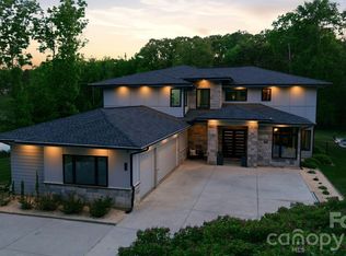 4004 Oldstone Forest Dr, Waxhaw, NC 28173