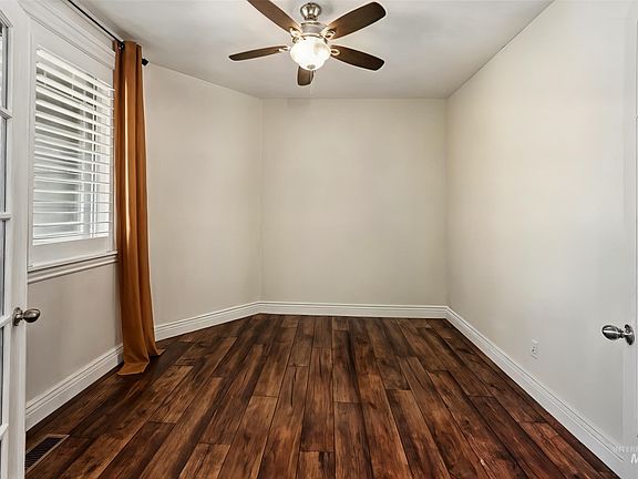 4th image of 798 N Tullshire Way