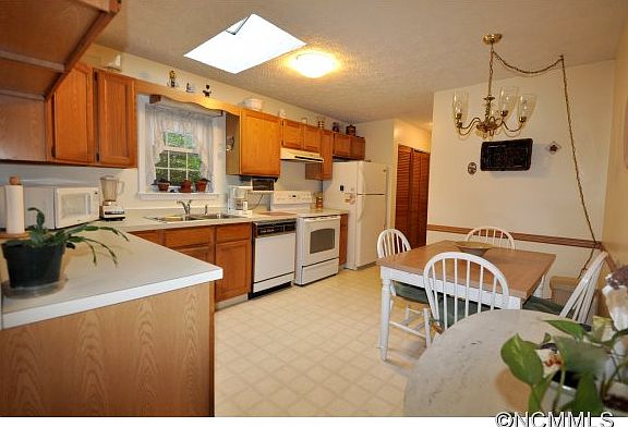 5th image of 209 Pine Berry Cir