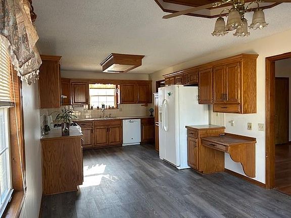 2nd image of 1049 SW Twin Creek Dr