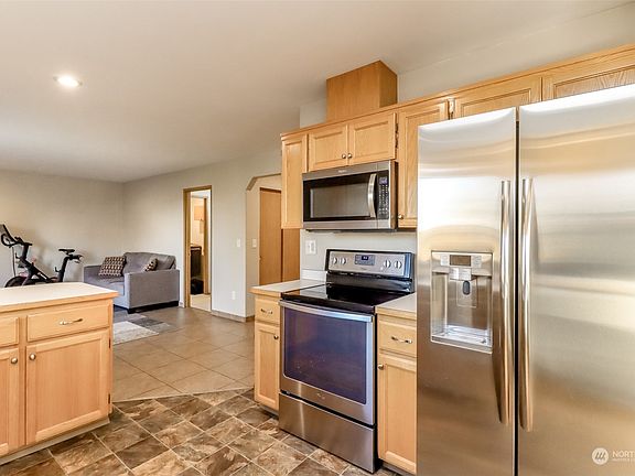 5th image of 17912 69th Avenue E