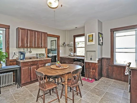 5th image of 104 Casey St