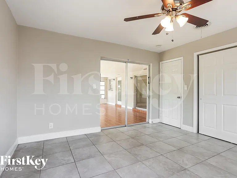 2720 SW 18th St — Photo 10