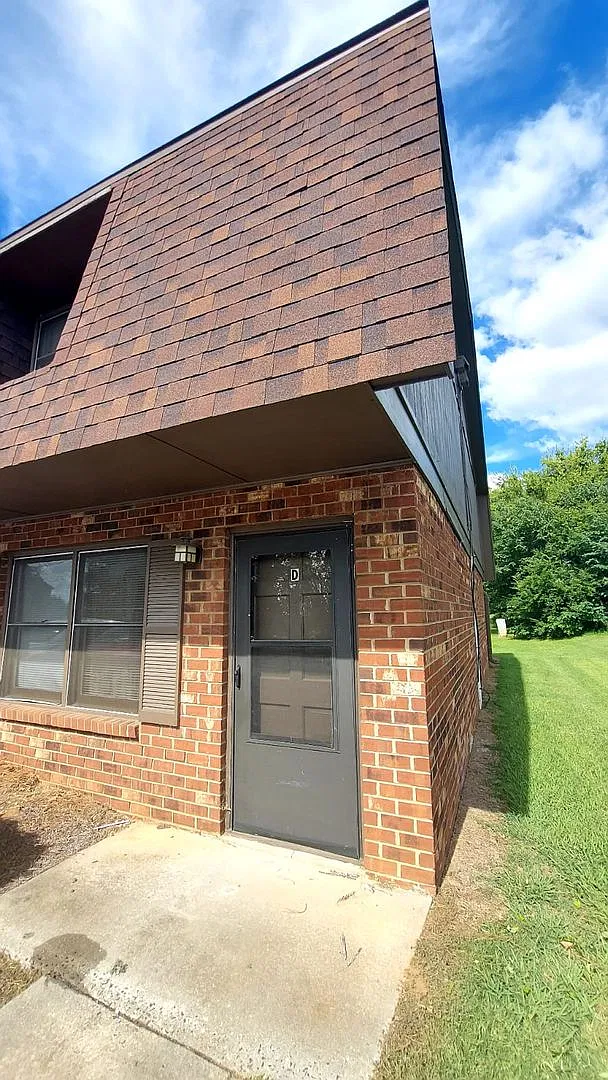 Cozy 2 bedrooms 2 bathrooms colonial-like home located in lexington — Photo 2
