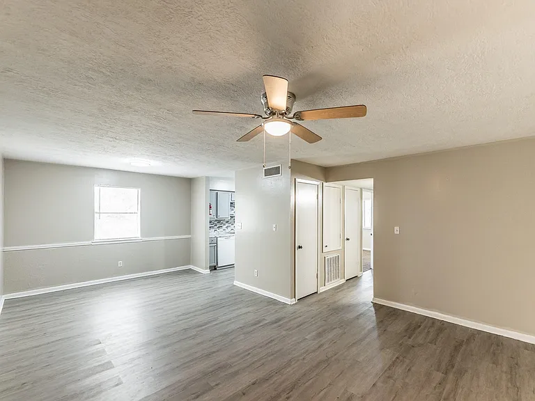 1329 Windsor St #2 — Photo 5