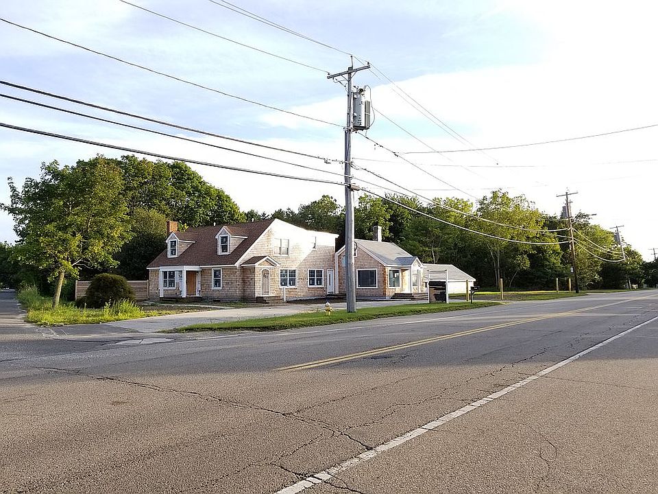 1st image of 598 Montauk Hwy