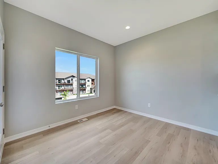 9009 S 42nd St — Photo 26