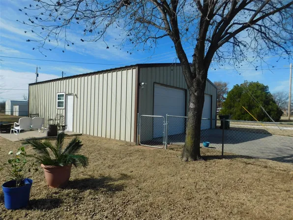 1304 S Galloway Dr, Olney, TX 76374