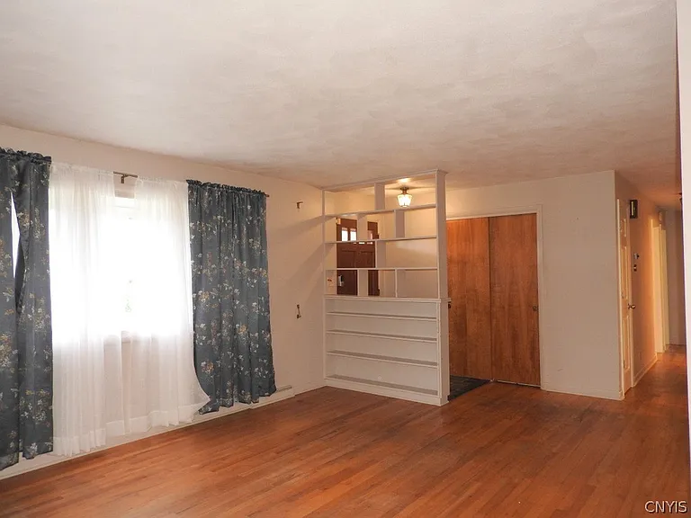 504 Hillsboro Pkwy — Photo 2