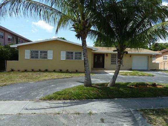 3rd image of 1060 NE 163rd St