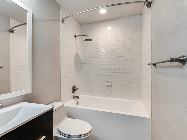 4229 Valentine St — Photo 9