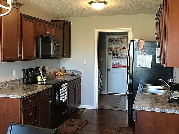 3rd image of 306 Stone Hollow Ln