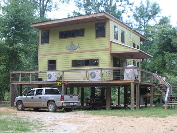 Back view from the driveway