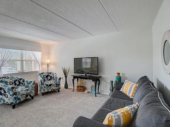 3rd image of 11720 Park Blvd #302-C