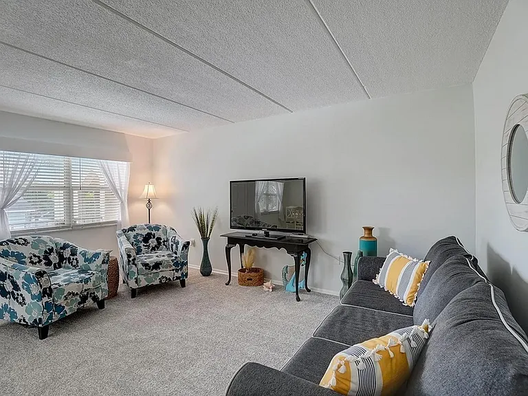 11720 Park Blvd #302-C — Photo 3