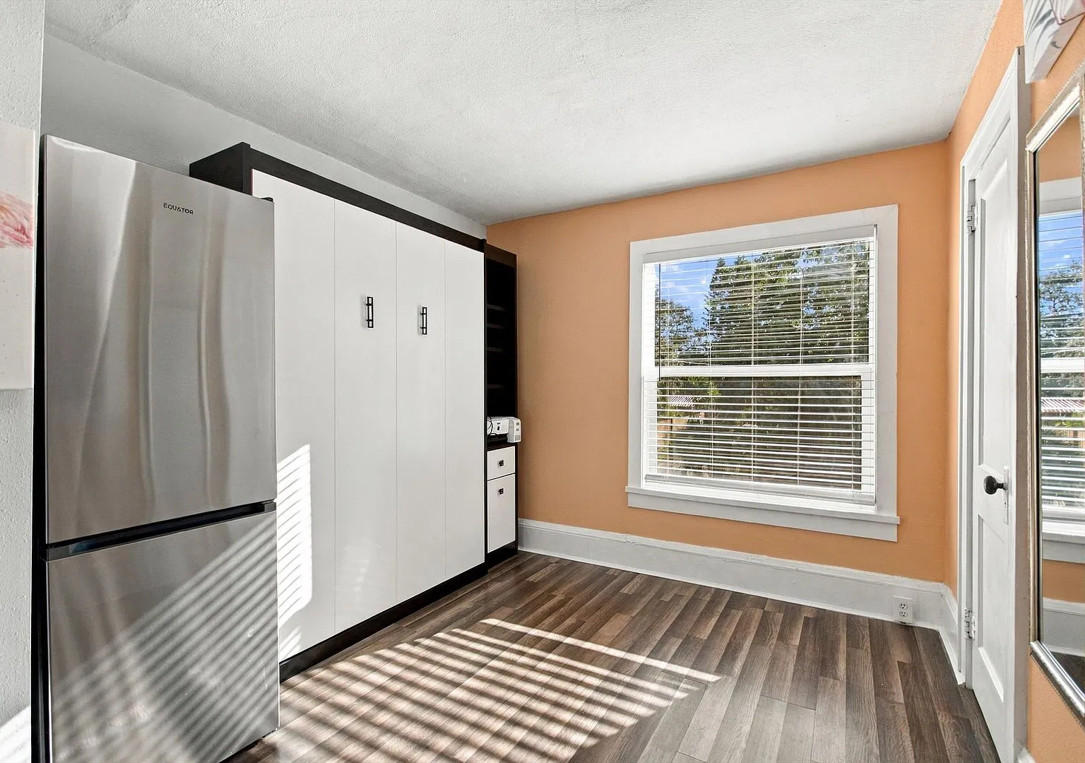 Modern & Adorable 2nd-Floor Efficiency Fully Furnished! Electric, Water, Basic Wifi, Grounds Care... — Photo 4