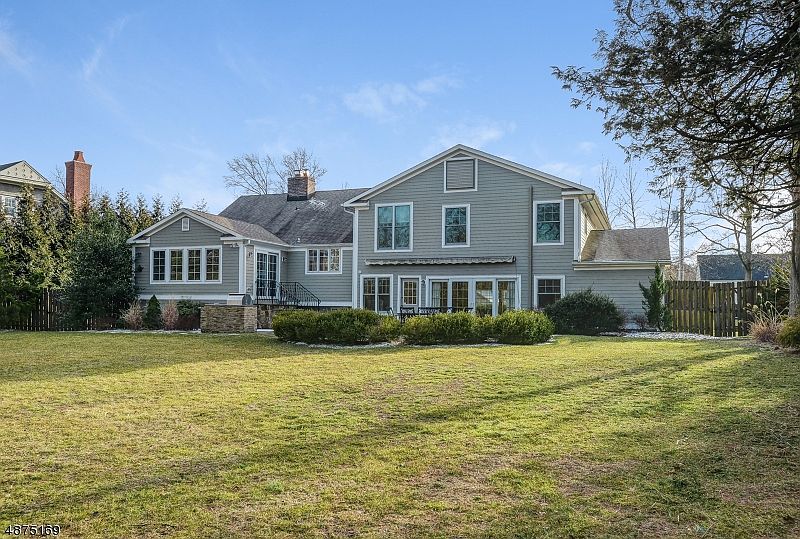 1st image of 27 Briarwood Dr