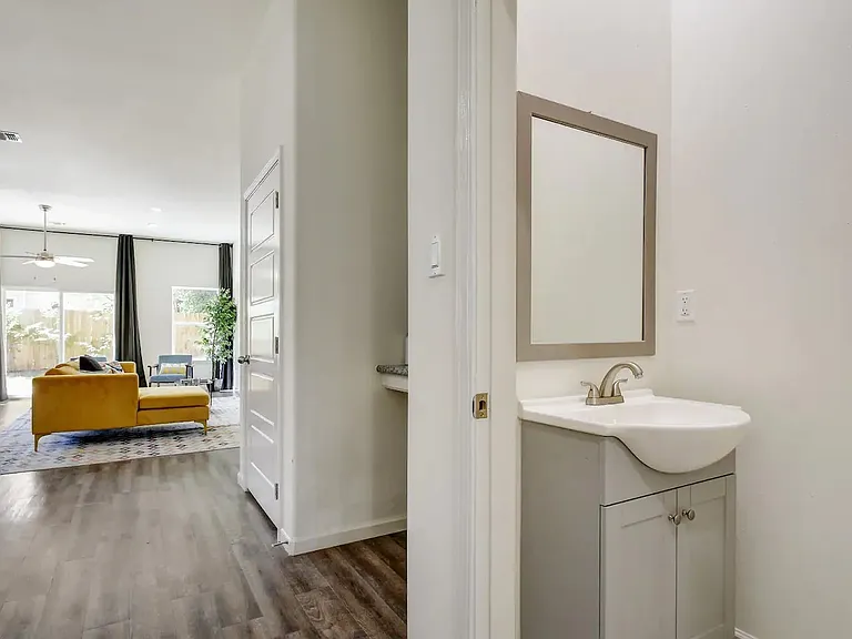 1618 Dakota St #102 — Photo 12
