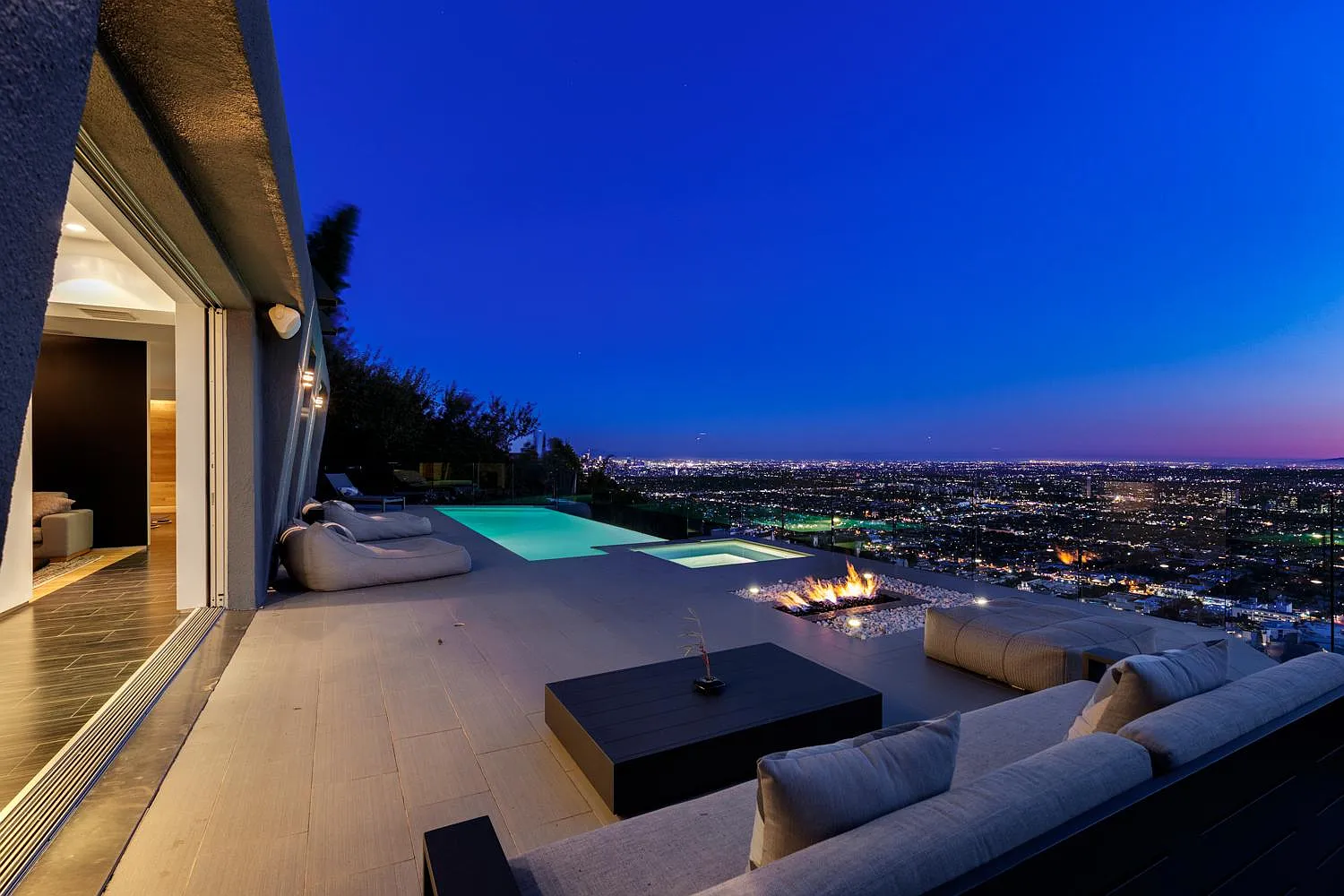 8476 Cole Crest Dr — Photo 1