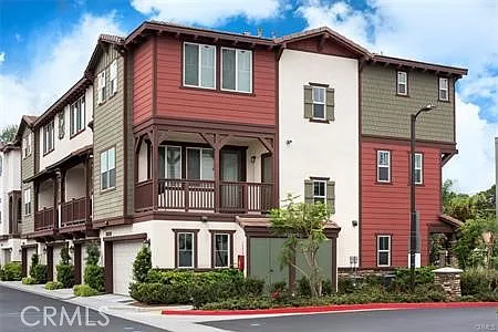 3 bed, 2.5 bath, 1855 sqft, $4,000 — Photo 3