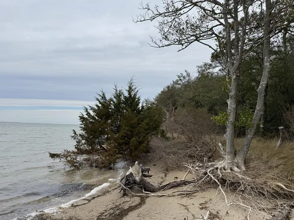 6 Cedar Grove Dr, Painter, VA 23420