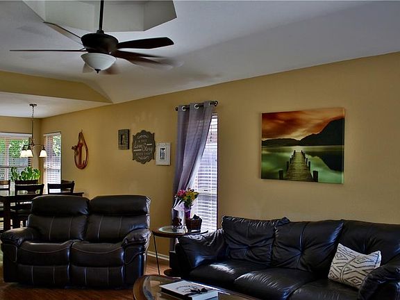 4th image of 1120 NE 8th St