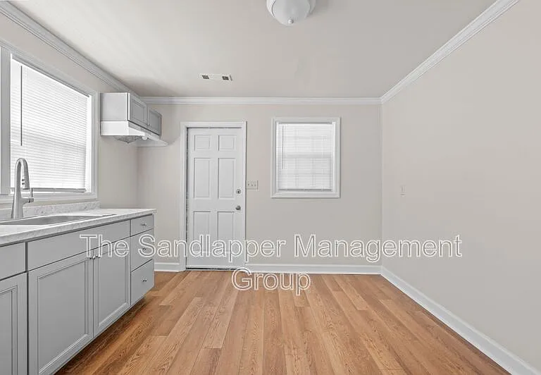 2214 Van Buren Ave #B — Photo 5